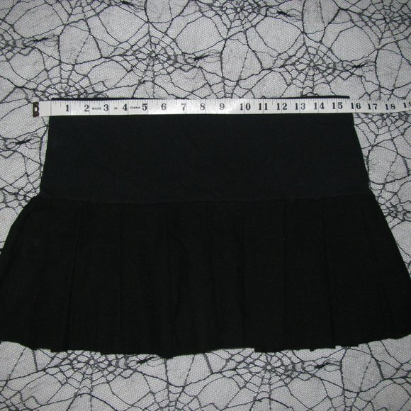 Handmade Black Pleated Mini Skirt - Picture 2 of 6